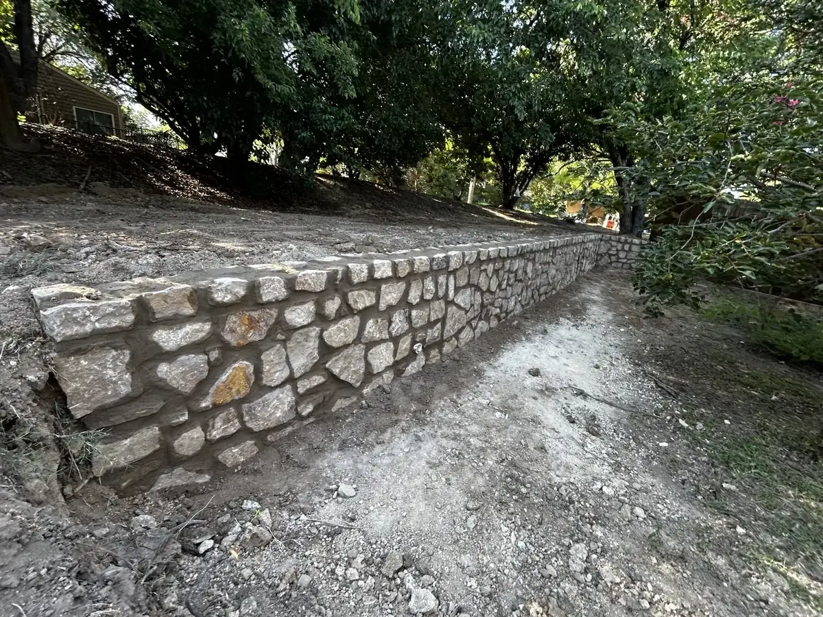 Natural stone retaining wall